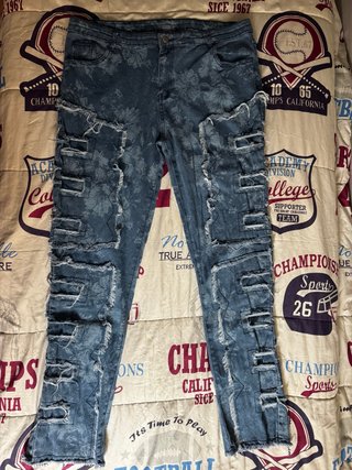 Jean Slim Fit Urbano con Detalles Desgastados