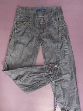 Pantalón Stradivarius Gris Talla S.Nuevo sin etiqu