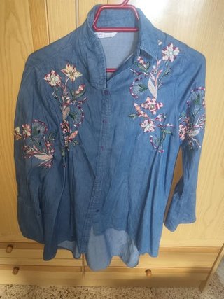 Camisa vaquera bordada Zara