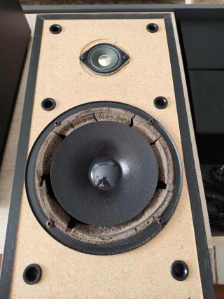 Altavoces Akai