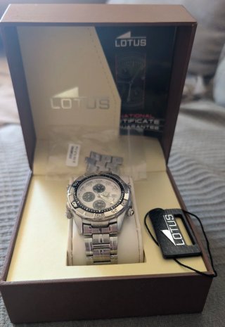 Reloj Lotus Plateado
