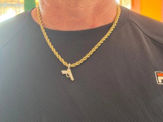 Colgante Pistola Oro 18k con Brillantes