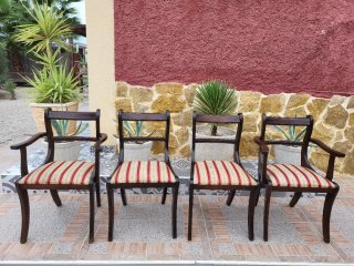 Set de 4 sillas clásicas