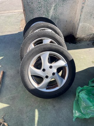 4 llantas 195/55/R15 V 4 tornillos negociables