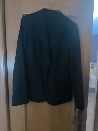 Traje de ejecutiva negro y otro azul marino. T 40