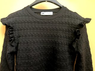 Jersey Negro Zara con Volantes