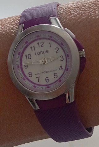 Reloj Lorus para niña con luz