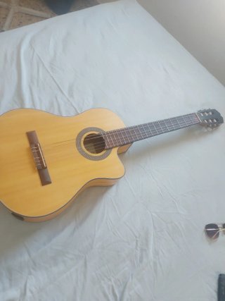 Chitarra Flamenca Amplificata Admira due sorelle