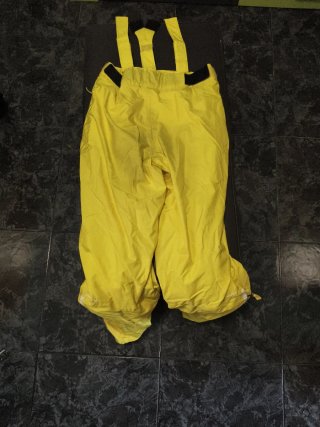 Pantalón de esquí amarillo con tirantes