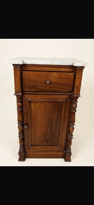 Comodino in legno con piano in marmo