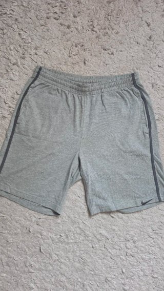 Pantalones cortos Nike gris talla M