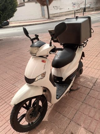 Scooter Peugeot 125