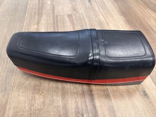 Asiento Vespa PK XL S con embellecedor