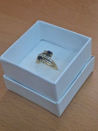 Anillo de oro 18K con piedras