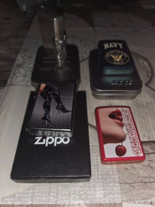 Lotto di 4 accendini Zippo