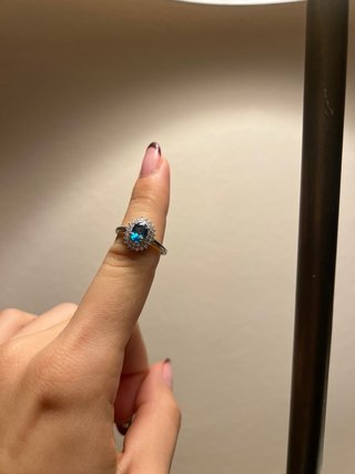 Anillo de compromiso estilo Lady Di