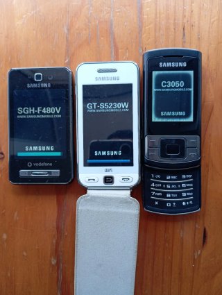 3 Móviles Samsung (SGH-F480V, GT-S5230W, C3050)
