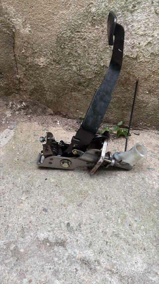 Pedal de embrague Nissan Terrano 2