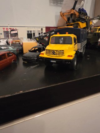 Camion Mercedes Terax in scala 1/50