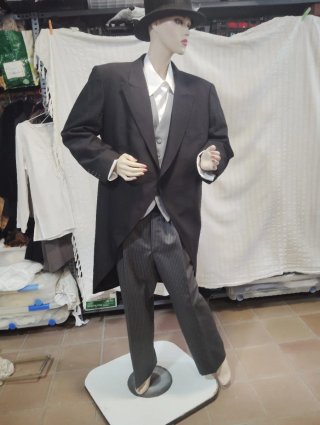 Chaqué completo con chaleco ,pantalón y camisa