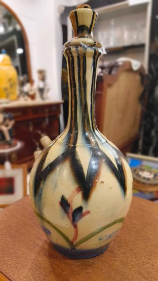 Jarrón de cerámica con tapón