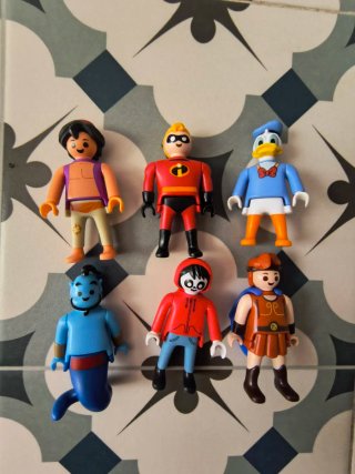 Vendo figure Kinder Playmobil o scambio con Maxi