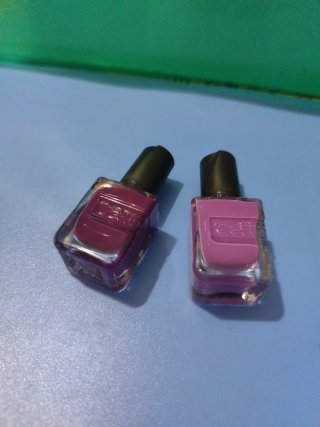 2 Esmaltes de uñas Catrice