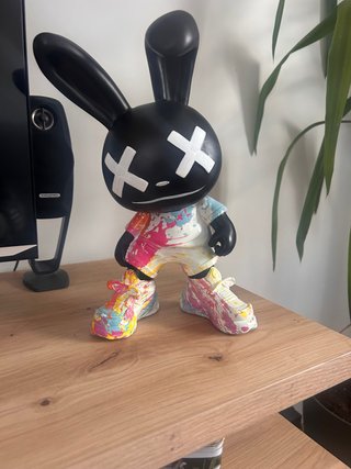 Escultura ROBBIT de π JS