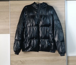 Chaqueta acolchada Negra Brillante con Capucha XL
