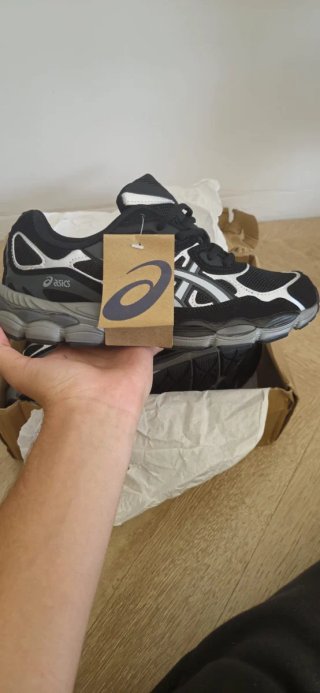 Zapatillas Asics Gel NYC Grises y Negras