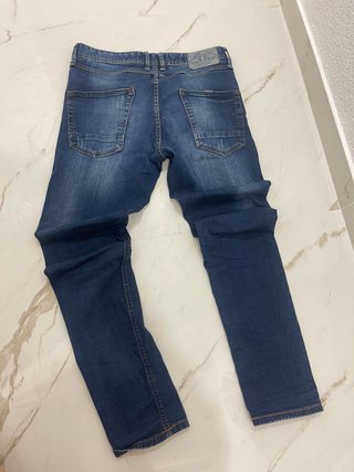 Vaqueros Azules de Corte Ajustado