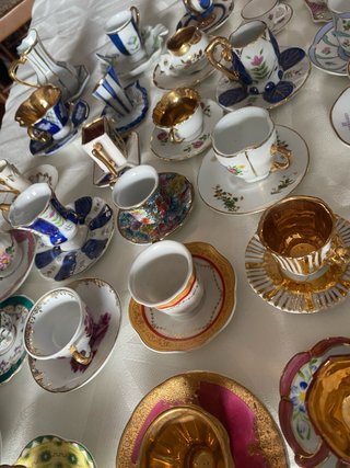 Collezione di 31 pezzi di porcellana in miniatura