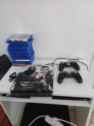 PlayStation 4 (PS4) God of War + 17 Juegos