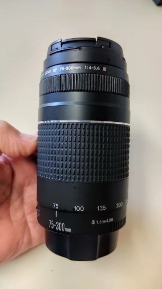 Teleobjetivo Canon EF 75-300mm f/4-5.6 III