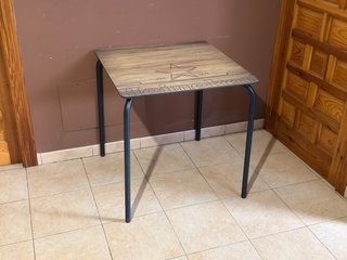 Tavolo da Bar (effetto legno)