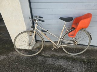 Bicicleta clásica Torrot con sillita