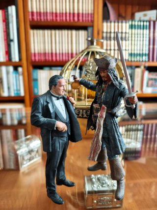 Conjunto de 2 Figuras Neca: Corleone y Sparrow