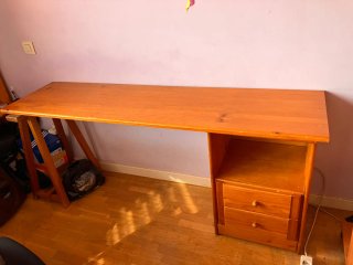Escritorio de Madera con Cajonera