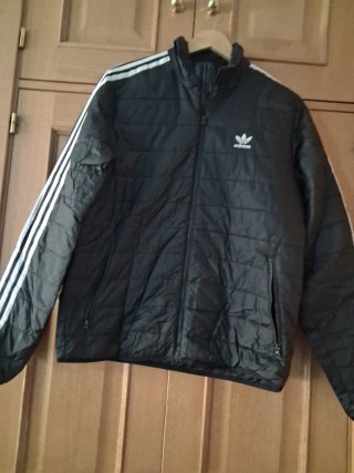 Cazadora Adidas Negra.