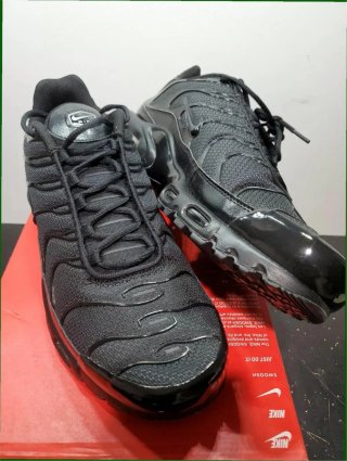 Nike Air Max Plus Triple Black Talla 44
