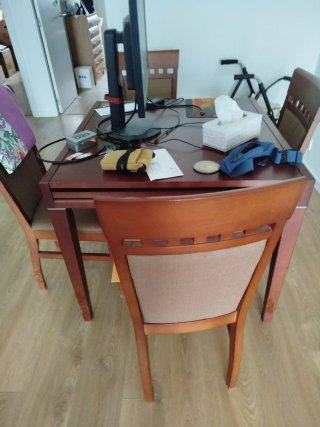 Mesa de comedor de madera