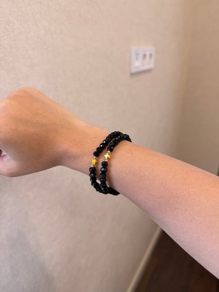 Pulsera artesanal de cuentas negras