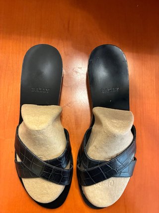 Sandalias de diseño Bally. Negras Talla 37,5