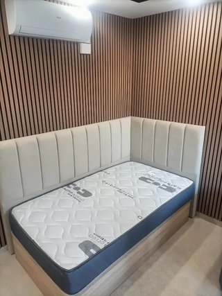 Cama completa con cabecero a medida