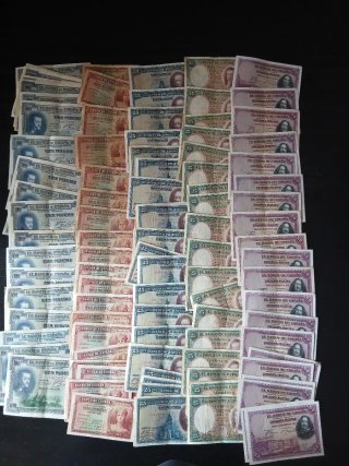 Lote de 100 Billetes Españoles Antiguos.