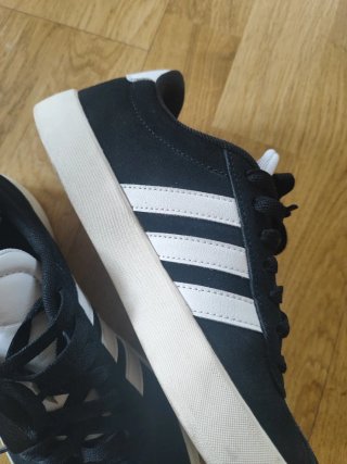 Zapatillas Adidas Negras y Blancas Talla 38