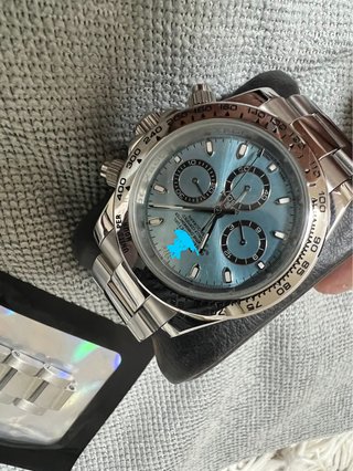 Reloj Cronógrafo Plateado con Esfera Azul