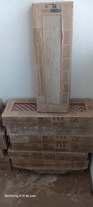 Suelo cerámico efecto madera