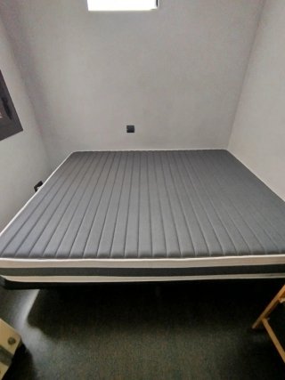 Somier y colchón 190x150 cm Almohadas incluidas