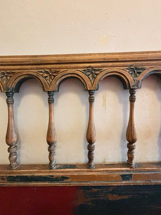 Cabecero antiguo de madera